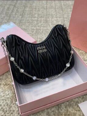 🍓Miu Miu pleated crystal chain bag